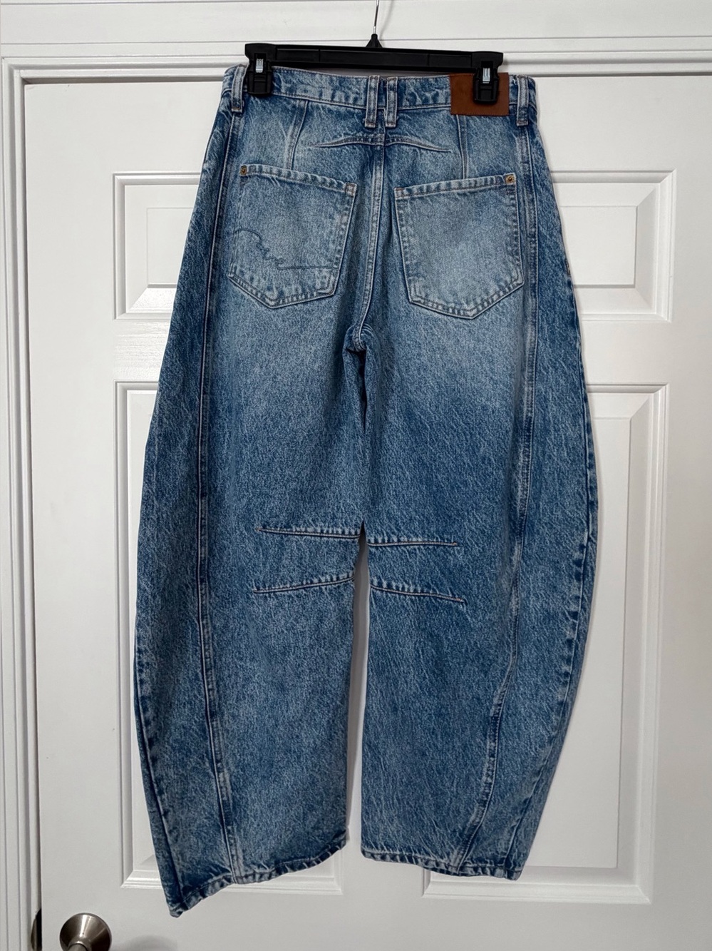Free People Good Luck Mid-Rise Barrel Jeans Ultra Light Beam 25 - Picture 2 of 2